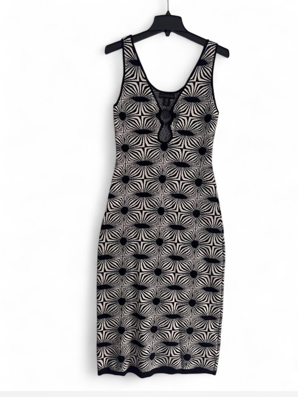 Black and White Geometric Patterned Top